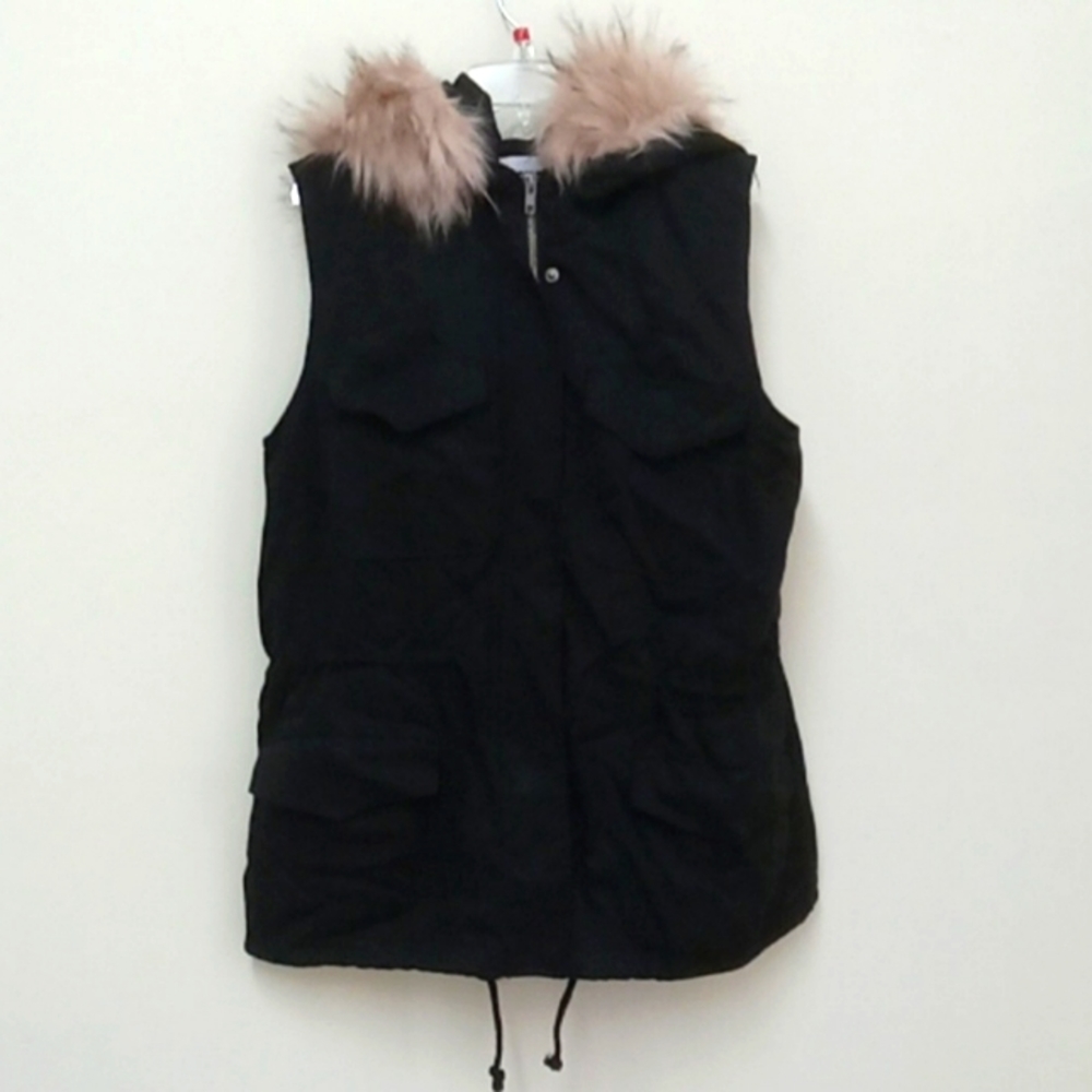 *Final Price* Like New BB Dakota Get Your Swagger On Furry Hooded Vest
